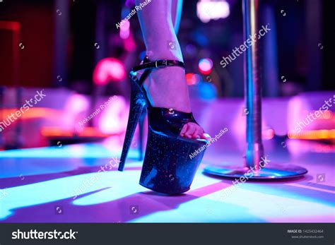 Striptiz Najdi prostitutko 
