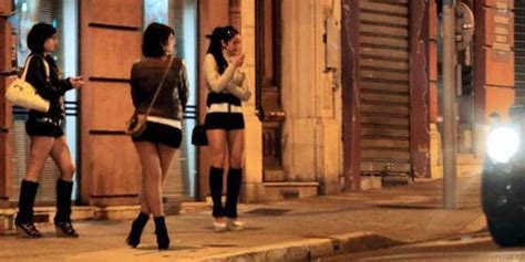 Prostitute Les Coteaux