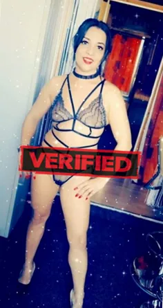 Adrienne Titten Finde eine Prostituierte 